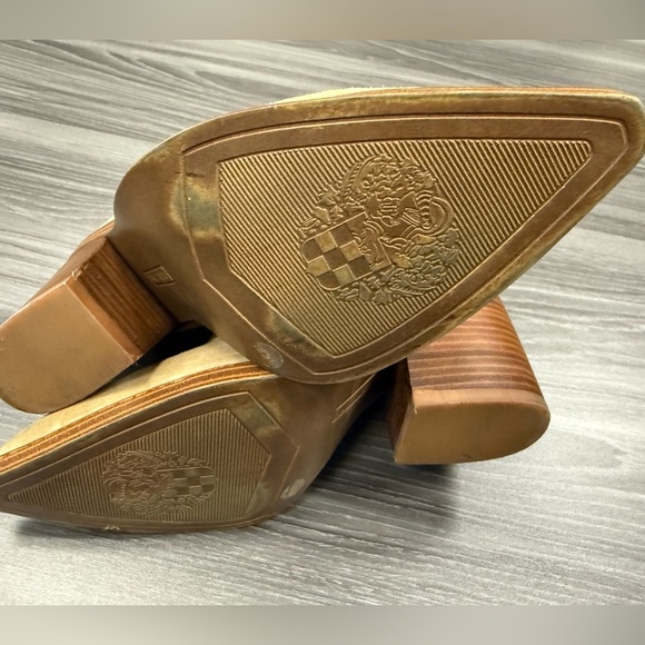 Vince Camuto suede zip up ankle boots tan/beige booties heeled shoes Size 6M - Picture 6 of 15